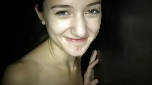 第一个大，他妈的，射液。 超级瘦肛门