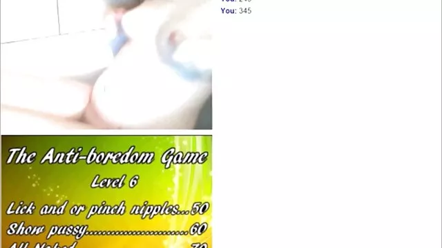 朋友他妈的我朋友的妈妈，然后坚持在女人的每一个可用的洞。 奶奶肛门饼