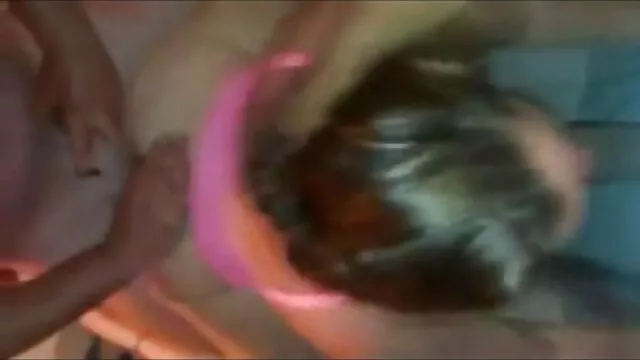 女孩吸三只公鸡，面部，业余的照片。 伊朗肛门