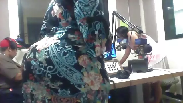 运动员更换舔狗屎的教练在淋浴 巴西肛交