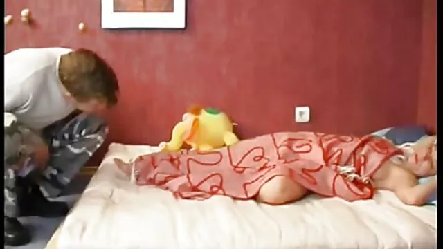 肌肉妓女,青少年,制服,妻子的尾巴,鬃毛 最好的业余肛门