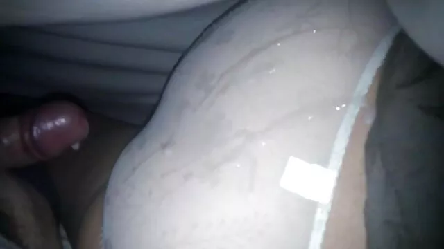 父亲乱搞他的女儿在卧室里，以纪念加入研究所。 凡妮莎天空肛门