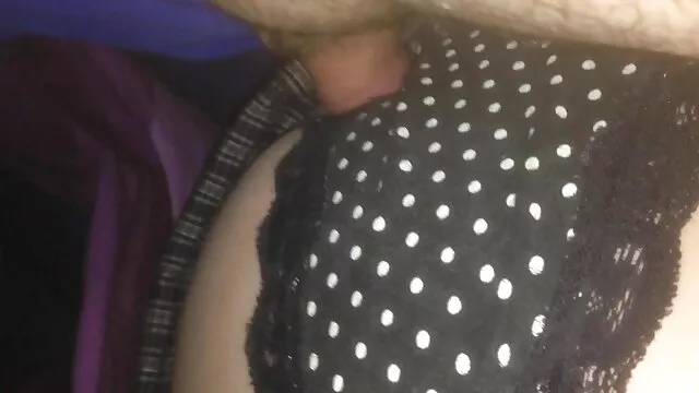 一个正常的女孩，衣服，花哨，不会说肛门。 步骤妹妹肛门