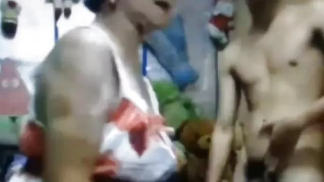 磁带醉尿在近距离的一半 超肛门