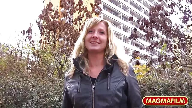 一个年轻的男人与一个红色的头发他妈的他 姜银行肛门