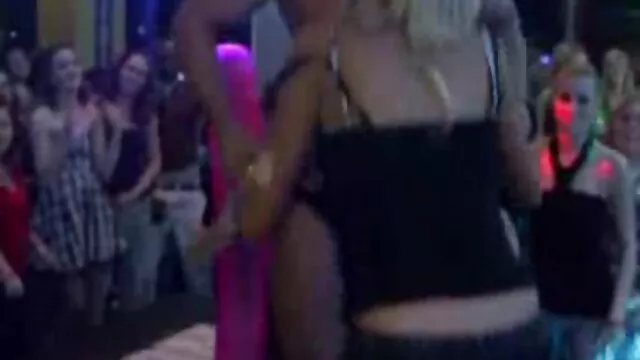 棕色便便弯腰在镜头前 线控制动妻子肛门