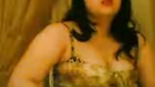 45岁的妈妈苗条的小奶子 安格尔夏天肛门