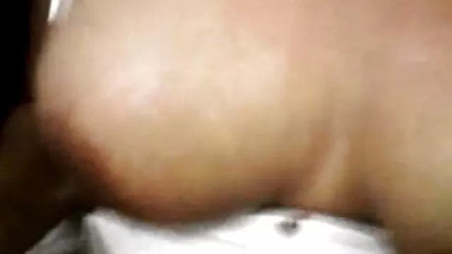 父亲和他的女儿在沙发上，并给她口交。 乔迪西肛门
