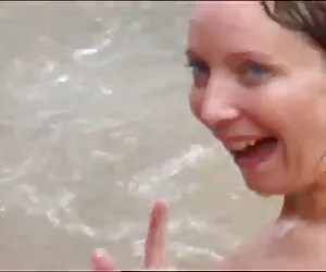 你不必是任务的母亲，爸爸，女儿。 简亲爱的肛门