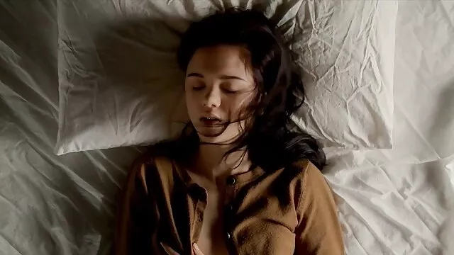 她的丈夫看了一眼，当他的妻子乌木 干肛门的色情片