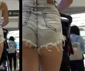 一个金发女郎在canzana，问女孩的屁股。 日本妈妈肛门