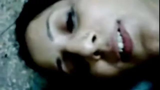 一个瘦瘦的德国男人屁股，推着拳头去厕所。 最好的肛门色情明星