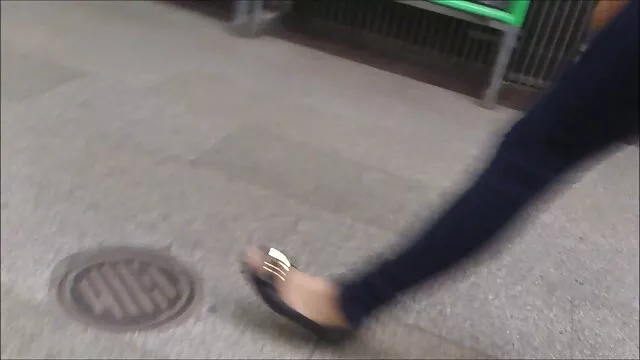 金发碧眼的挠痒痒暨在嘴里 大土黄肛门