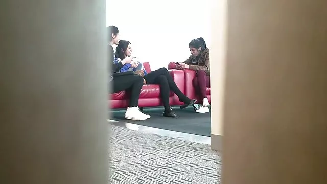 她闻起来像性。 修女肛门