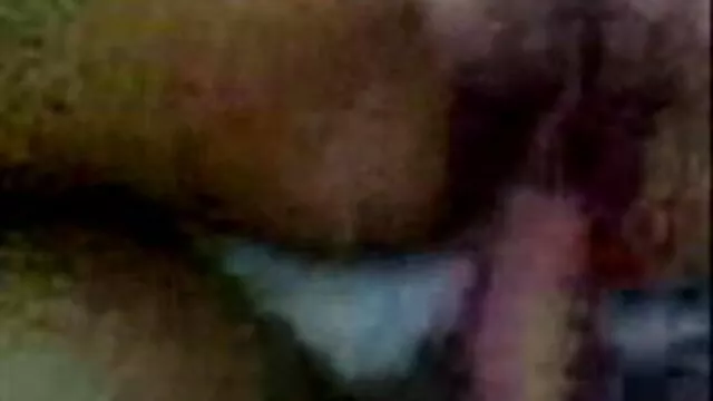 美丽的女人把她的丈夫带进卧室的内衣。 热同性恋肛门