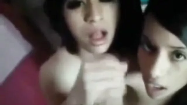 在沉重的音乐与公鸡的金发女郎。 最好的业余肛门