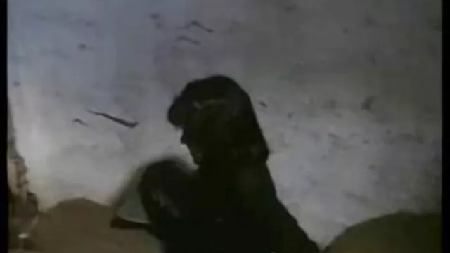 女孩大叫，高潮，当她对女孩 简亲爱的肛门