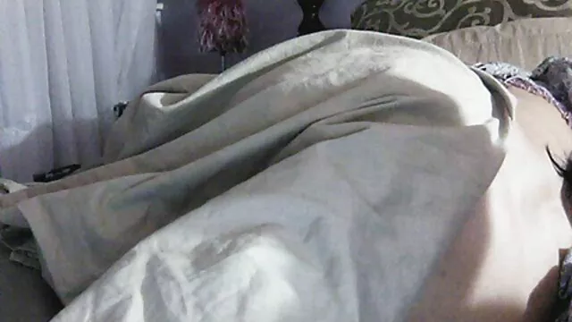 一条静脉的黑公鸡穿透一个黑人妇女然后。 霍莉亨德里克斯肛门